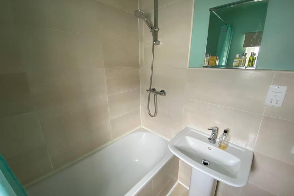 Sited In Lytham, Not Moss Side, Meadow Hse, Entire Hse, Sleeps 6 Apartment Moss Side  Exterior photo